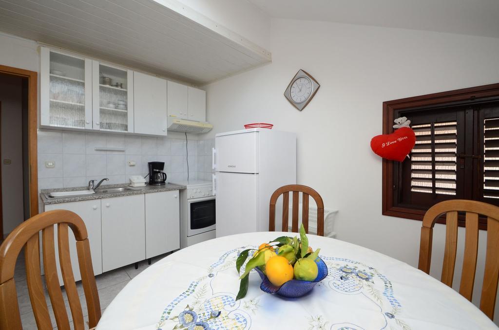 Apartments Marijana Zavalatica Bagian luar foto